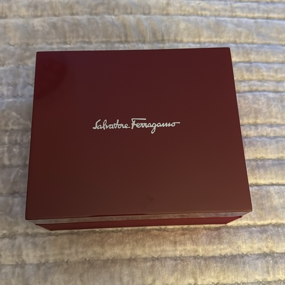 NWT Salvatore Ferragamo rose gold watch size is 8” pristine condition box n case - Picture 8 of 10